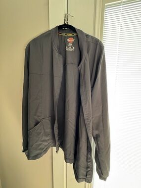 Dickies Gray Women’s Scrub Jacket with Pockets